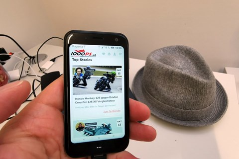 Besser als iPhone Mini! Das ultimative Handy fürs Motorradfahren