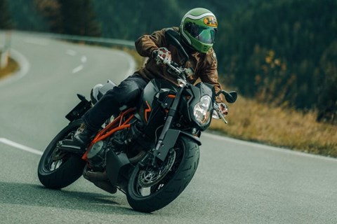 Gebrauchte Power-Naked Bikes – KTM 990 Super Duke R 2008