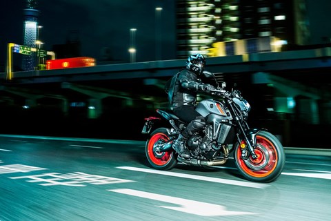Yamaha MT-09 2021 - die dunkle Seite Japans schlägt zurück