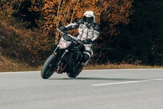 Gebrauchte Power-Naked Bikes – Yamaha FZ1 2006