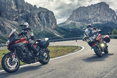 Neuer Bridgestone Battlax Sport Touring T32 and T32GT