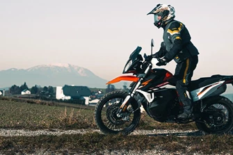 KTM 890 Adventure vs. KTM 890 Adventure R Vergleichstest 2021 KTM 890 Adventure vs. KTM 890 Adventure R Vergleichstest 2021