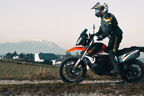 KTM 890 Adventure vs. KTM 890 Adventure R Vergleichstest 2021 KTM 890 Adventure vs. KTM 890 Adventure R Vergleichstest 2021