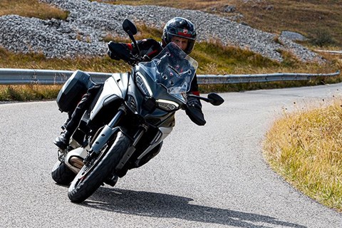 Drei Pirelli-Reifen für die neue Ducati Multistrada V4 