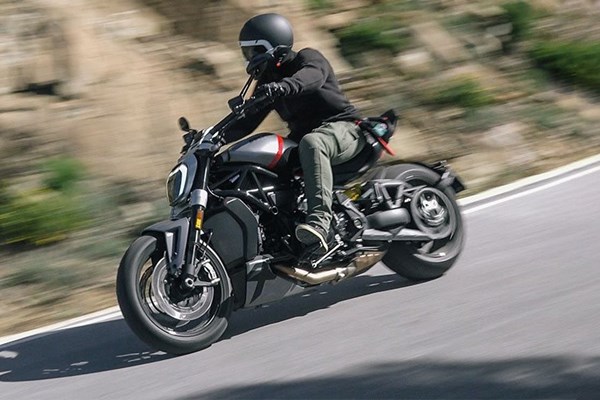 Ducati XDiavel Black Star Test 2021