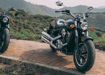 Vergleich: Indian Scout gegen Scout Bobber Twenty 2021 Vergleich: Indian Scout gegen Scout Bobber Twenty 2021