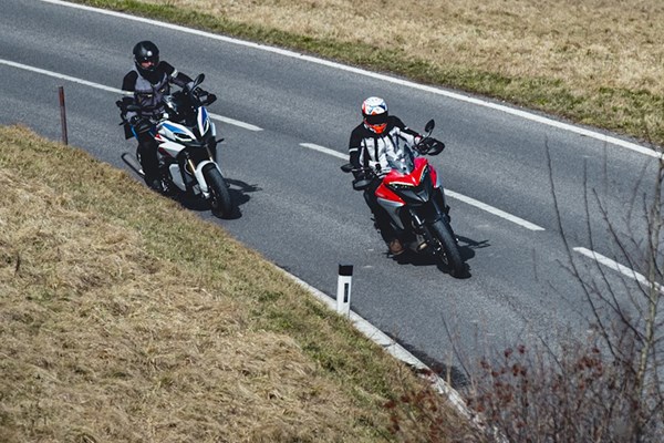 BMW S 1000 XR vs Ducati Multistrada V4 S 2021 Vergleichs-Test