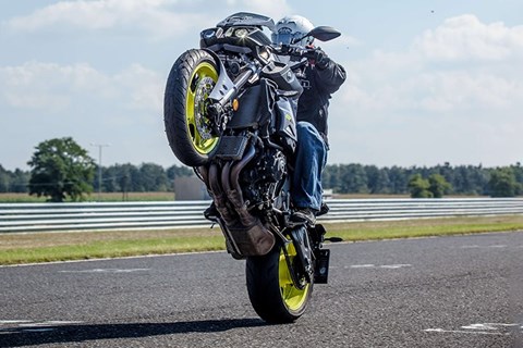 Kann dich ein Wheelie den Führerschein kosten?