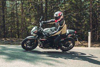 Mittelklasse Naked Bike Vergleich 2021 – Triumph Street Triple R