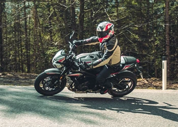 Mittelklasse Naked Bike Vergleich 2021 – Triumph Street Triple R Mittelklasse Naked Bike Vergleich 2021 – Triumph Street Triple R