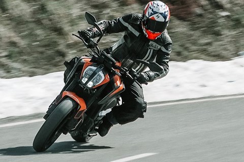 Mittelklasse Naked Bike Vergleich 2021 - KTM 890 Duke