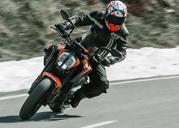 Mittelklasse Naked Bike Vergleich 2021 - KTM 890 Duke Mittelklasse Naked Bike Vergleich 2021 - KTM 890 Duke