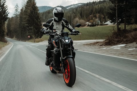 Mittelklasse Naked Bike Vergleich 2021 - Yamaha MT-09