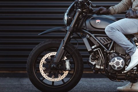 Shop the Look mit den neuen Produkten von John Doe