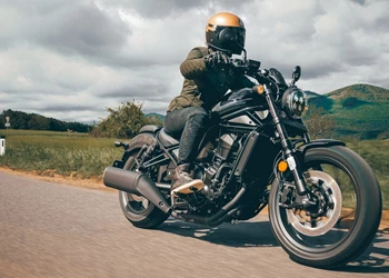 Die neue Honda CMX1100 Rebel im Fahrbericht Die neue Honda CMX1100 Rebel im Fahrbericht