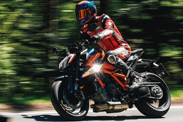 Hyper Naked Bike Vergleich 2021 - KTM 1290 Super Duke R
