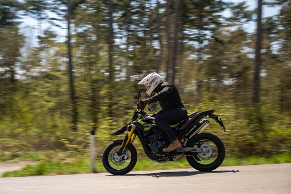 A1-Supermoto in Action - Online Bestia 125 Test 2021