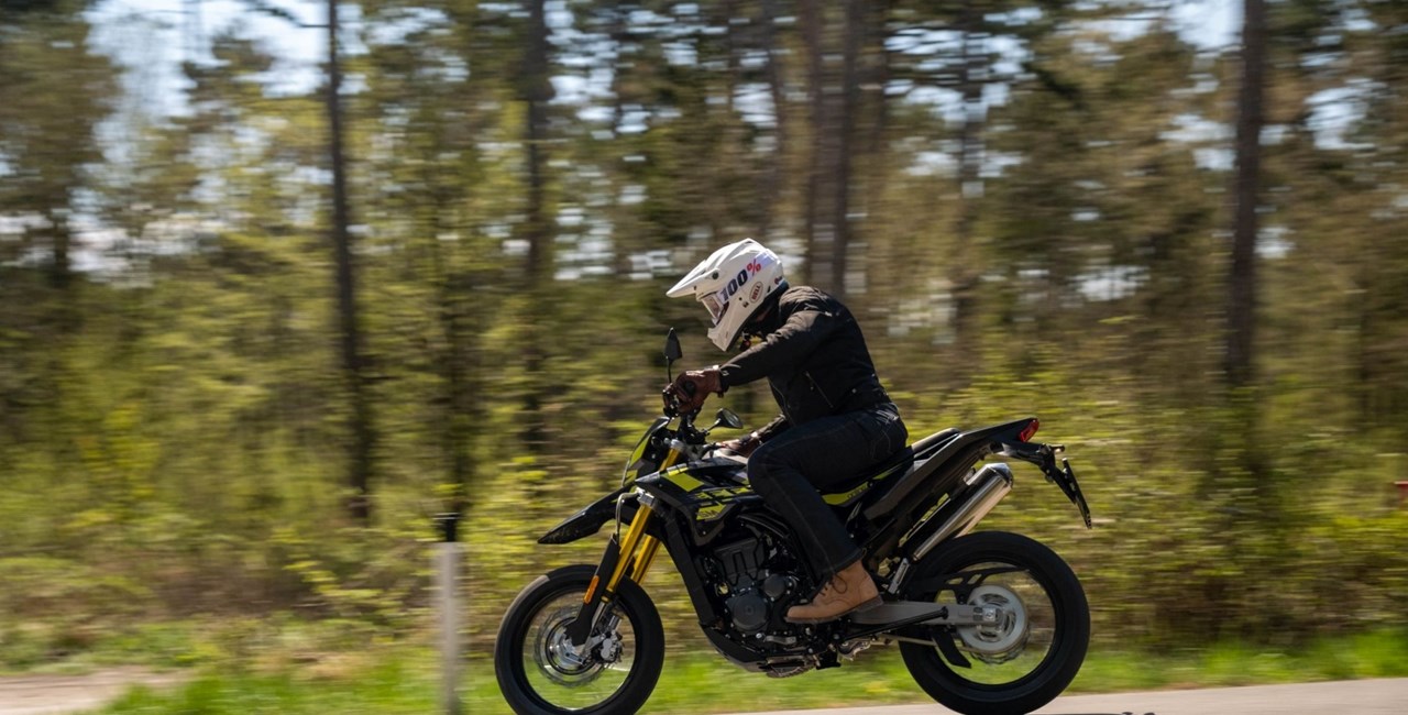A1-Supermoto in Action - Online Bestia 125 Test 2021