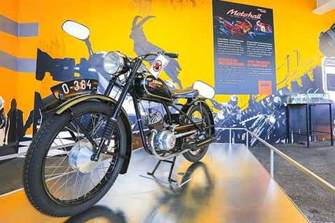 KTM Pop-Up Ausstellung auf der Großglockner Hochalpenstraße