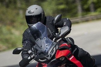 Arai Quantic - der neue Touringhelm im Intensivtest Arai Quantic - der neue Touringhelm im Intensivtest