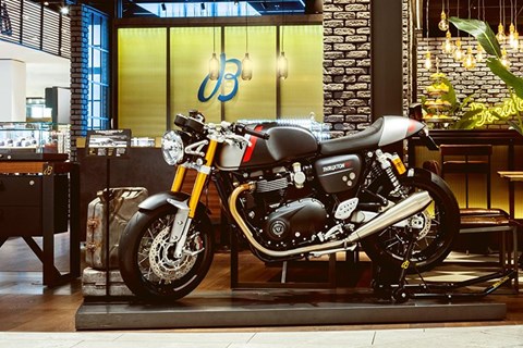 Triumph und Breitling arbeiten an einem Sondermodell