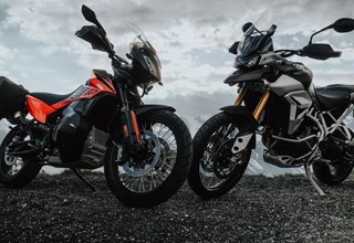 Triumph Tiger 900 Rally Pro 2021 vs. KTM 890 Adventure 2021