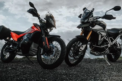 Triumph Tiger 900 Rally Pro 2021 vs. KTM 890 Adventure 2021 Triumph Tiger 900 Rally Pro 2021 vs. KTM 890 Adventure 2021