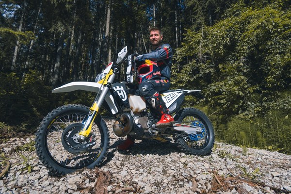 Marcel Hirscher auf Husqvarna bei den Red Bull Romaniacs 2021