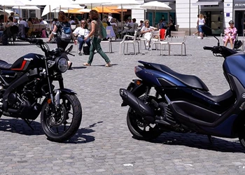 Yamaha XSR125 vs. NMAX 125 Test 2021 Yamaha XSR125 vs. NMAX 125 Test 2021