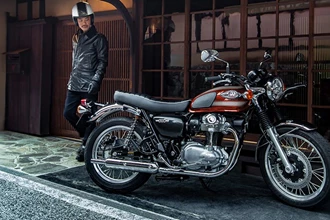Kawasaki W800 Candy Fire Red 2022 Kawasaki W800 Candy Fire Red 2022