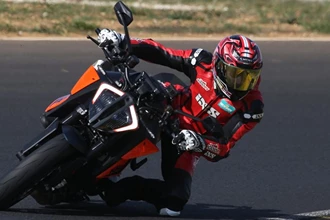 Hyper Nakeds auf der Rennstrecke 2021 - KTM 1290 Super Duke R Hyper Nakeds auf der Rennstrecke 2021 - KTM 1290 Super Duke R