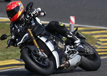 Hyper Nakeds auf der Rennstrecke 2021 - Ducati Streetfighter V4 S Hyper Nakeds auf der Rennstrecke 2021 - Ducati Streetfighter V4 S