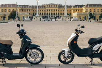 Urbanes Duell! Rollervergleich Peugeot E-Ludix vs Tweet 200 2021
