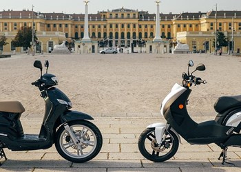 Urbanes Duell! Rollervergleich Peugeot E-Ludix vs Tweet 200 2021