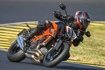 KTM 1290 Super Duke R - BMW S 1000 R - Ducati Streetfighter V4 S KTM 1290 Super Duke R - BMW S 1000 R - Ducati Streetfighter V4 S