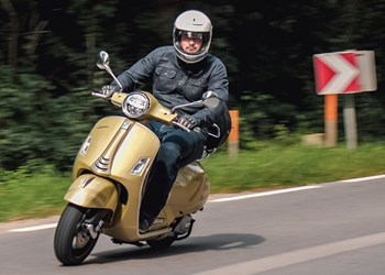 Vespa 125 GTS Test 2021 75 Jahre Version