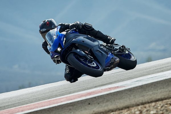 Erster Test: Yamaha R7 2022 Erster Test: Yamaha R7 2022