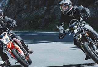 SWM feiert 50 Jahre mit neuen Farben für die SM 125 R ABS