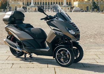Dreirad-Roller für Messieurs - Peugeot Metropolis SW Test 2021