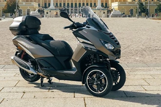 Dreirad-Roller für Messieurs - Peugeot Metropolis SW Test 2021 Dreirad-Roller für Messieurs - Peugeot Metropolis SW Test 2021