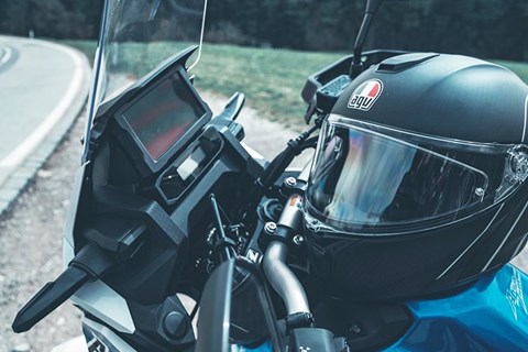 AGV Sportmodular Refractive Carbon Klapphelm im Test 2021