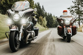 Indian Roadmaster vs BMW R 18 Transcontinental 2021 Indian Roadmaster vs BMW R 18 Transcontinental 2021