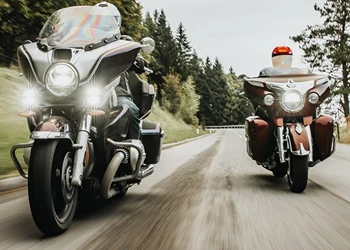 Indian Roadmaster vs BMW R 18 Transcontinental 2021 Indian Roadmaster vs BMW R 18 Transcontinental 2021
