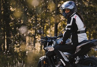 Motorrad Frauen Bekleidung von Modeka