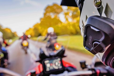 Cardo FREECOM 4x und FREECOM 2x mit Live-Intercom-Technologie