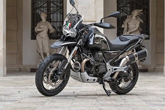 Attenzione! - Moto Guzzi V85 TT Guardia D'Onore 2022 Attenzione! - Moto Guzzi V85 TT Guardia D'Onore 2022