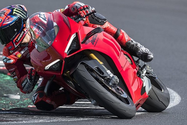 Ducati Panigale V4 und Panigale V4 S 2022