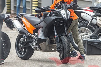 Kommt auch eine KTM Adventure S mit 17-Zoll Vorderrad? Kommt auch eine KTM Adventure S mit 17-Zoll Vorderrad?