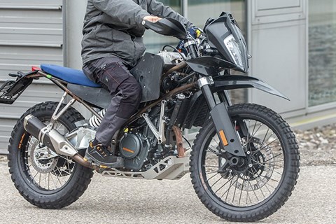 Neue Dual Sport Maschine? KTM 390 Enduro Erlkönig gesichtet