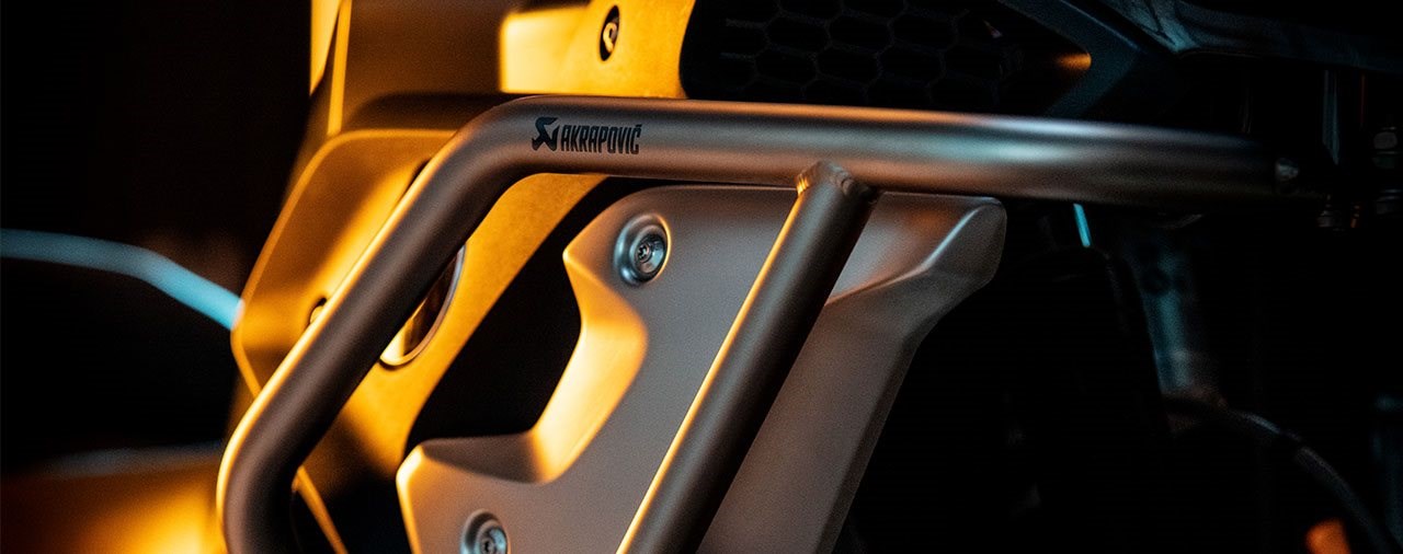 Akrapovic baut erstmals Sturzbügel für die BMW R 1250 GS